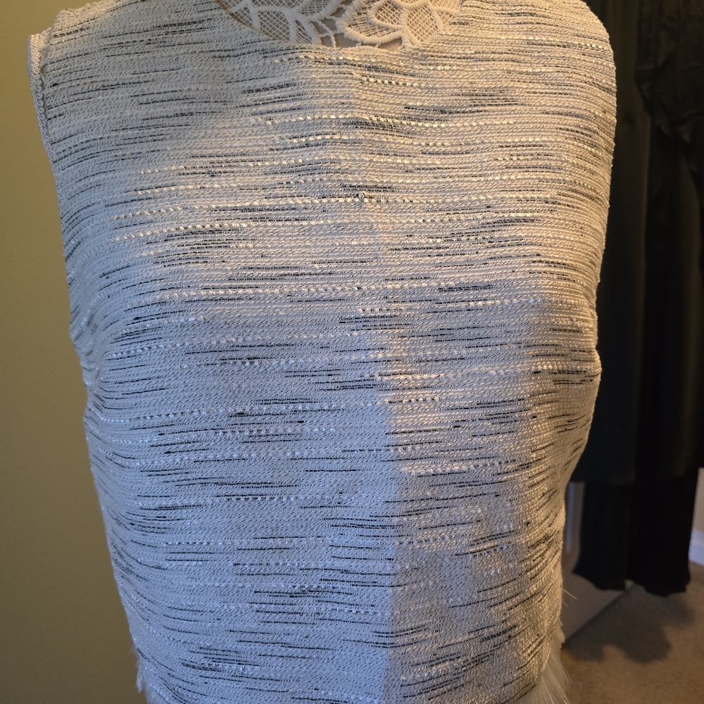 Chinese Laundry stylish Woven top Size 10